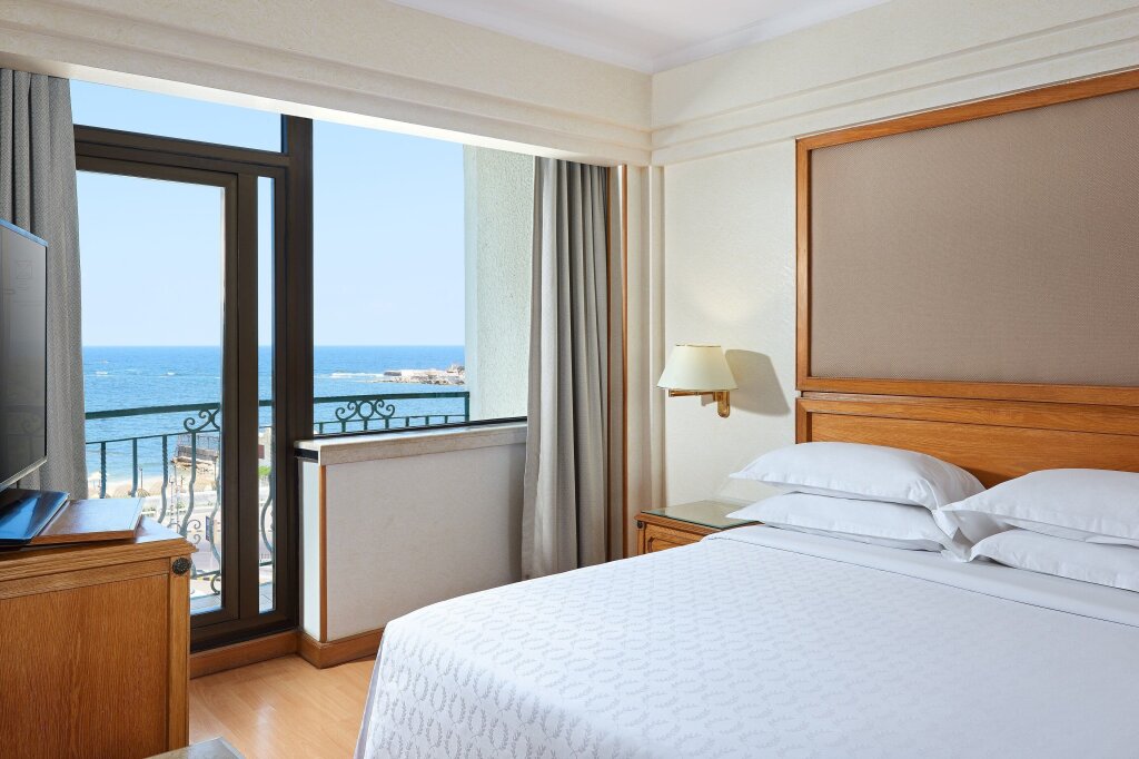 Двухместный полулюкс клубный с балконом и с видом на море Sheraton Montazah Hotel