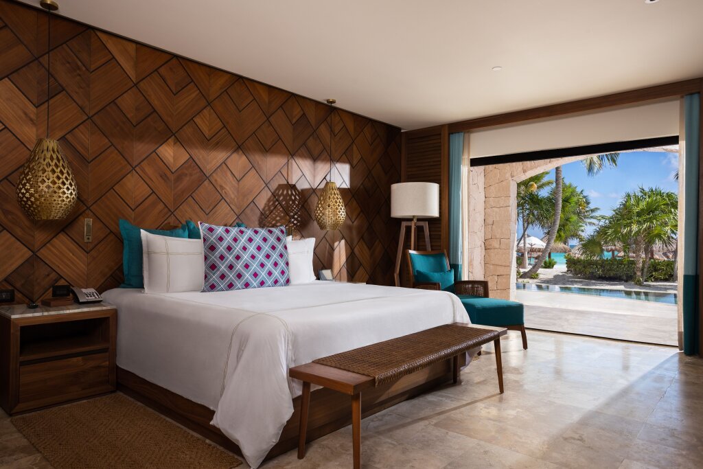 Двухместный люкс Preferred Club Swim Out Governor oceanfront Secrets Maroma Beach Riviera Cancun