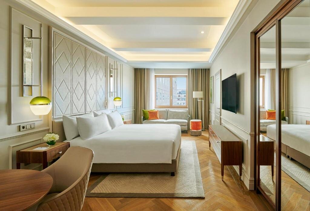 Двухместный номер Premium Corner InterContinental Athenee Palace Bucharest, an IHG Hotel