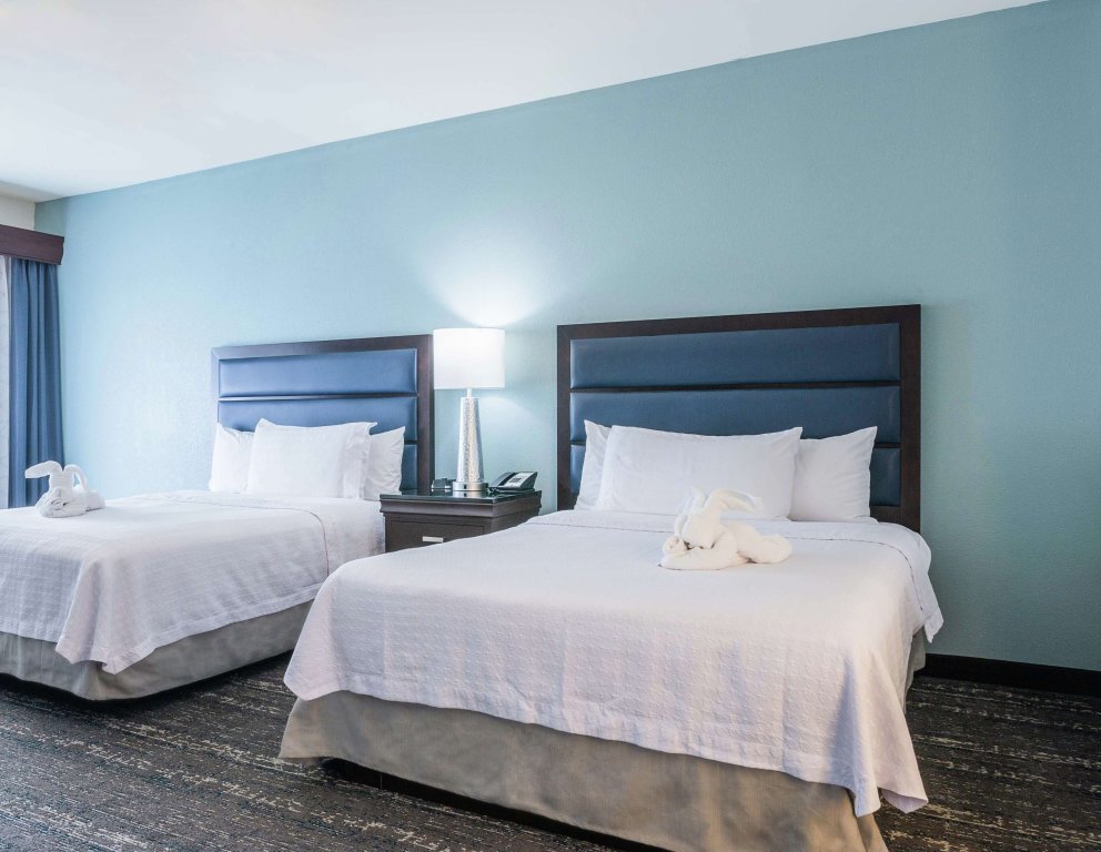 Четырёхместный люкс c 1 комнатой Homewood Suites by Hilton Miami - Airport West