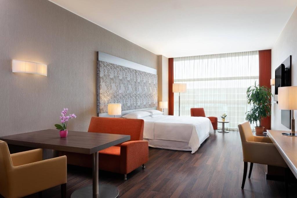 Junior suite doppia club 1 camera da letto Sheraton Milan Malpensa Airport Hotel & Conference Center