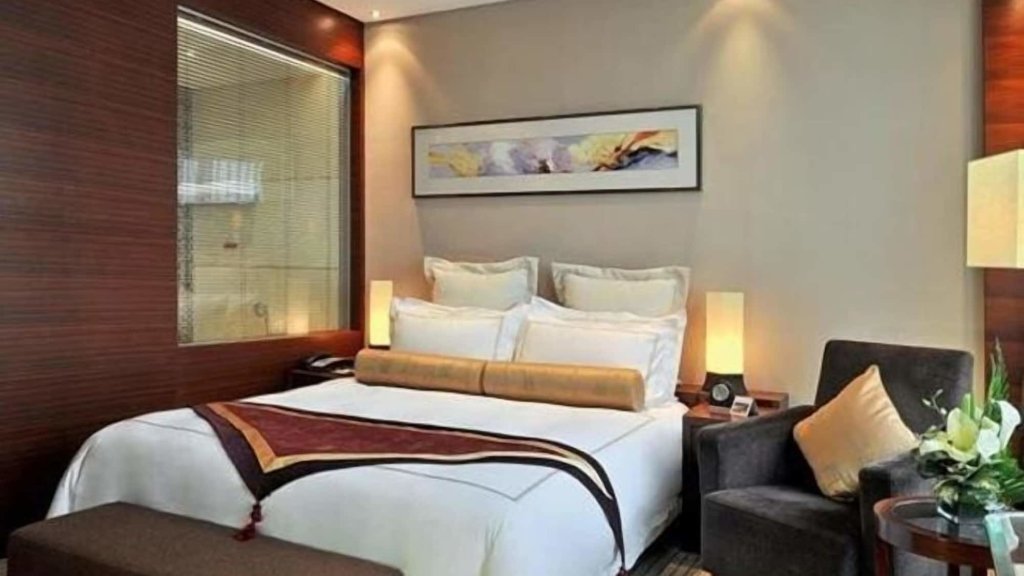 Двухместный номер Executive Ramada Plaza by Wyndham Shanghai Caohejing Hotel