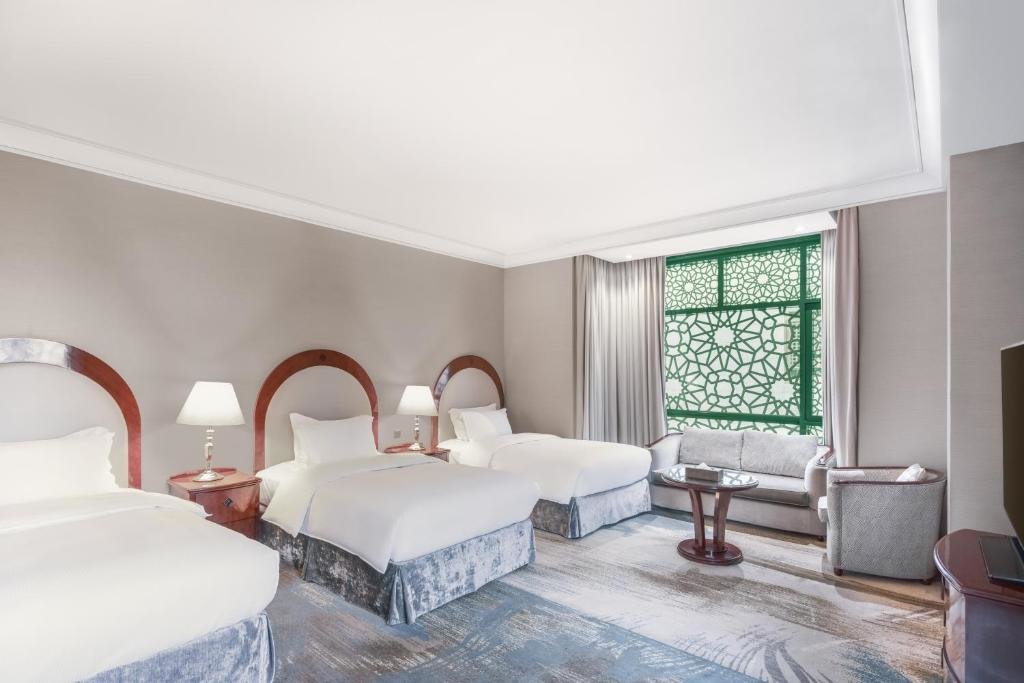 Dreier Junior-Suite mit Stadtblick Madinah Hilton Hotel