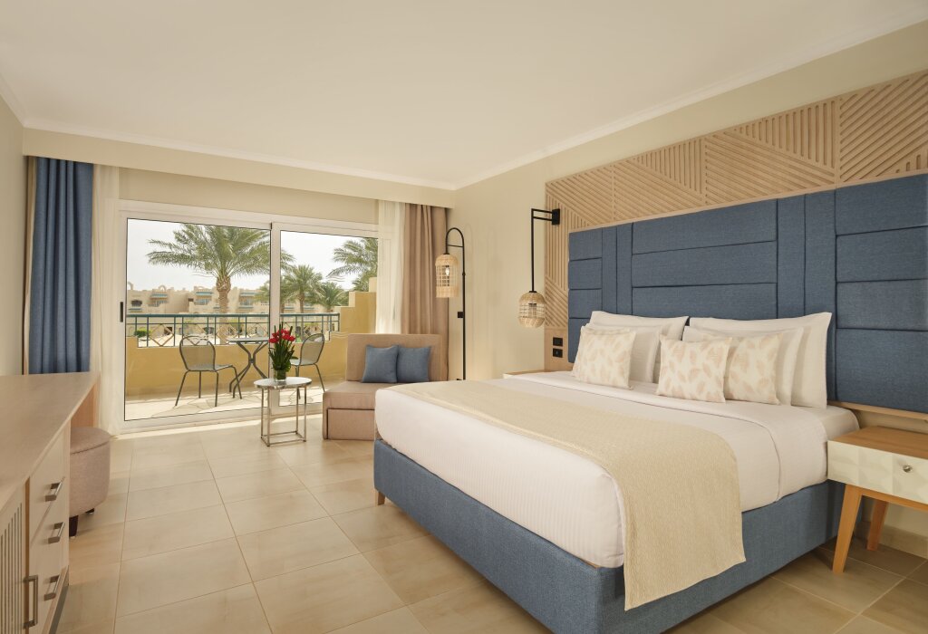 Двухместный номер Standard с балконом и с видом на сад Coral Sea Waterworld Sharm El Sheikh