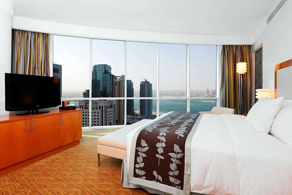 Люкс Premier с балконом Hilton Doha