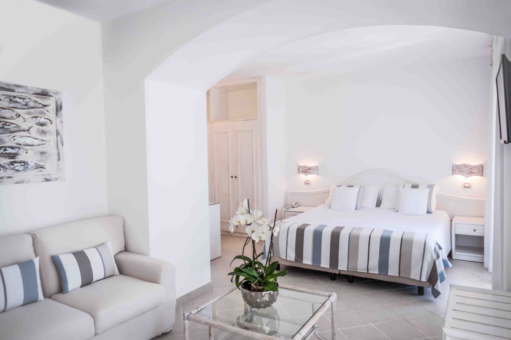 Двухместный полулюкс Cala Moresca с балконом Gabbiano Azzurro Hotel & Suites