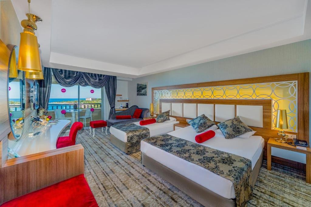 Standard Triple room Justiniano Deluxe Resort