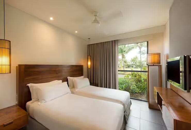 Четырёхместный люкс с 2 комнатами beachfront Hilton Fiji Beach Resort and Spa