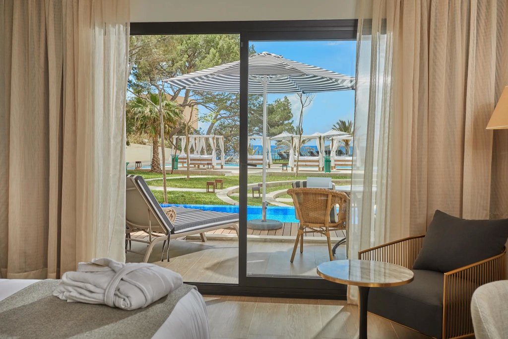 Double Preferred Club  Junior Suite seafront Secrets Mallorca Villamil Resort & Spa