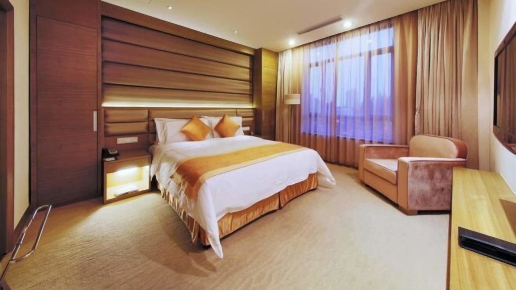 Двухместный люкс Superior Ramada Plaza by Wyndham Shanghai Caohejing Hotel