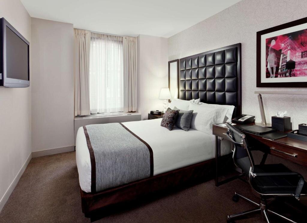 Номер Mobility/Hearing Accessible Distrikt Hotel New York City, Tapestry Collection by Hilton