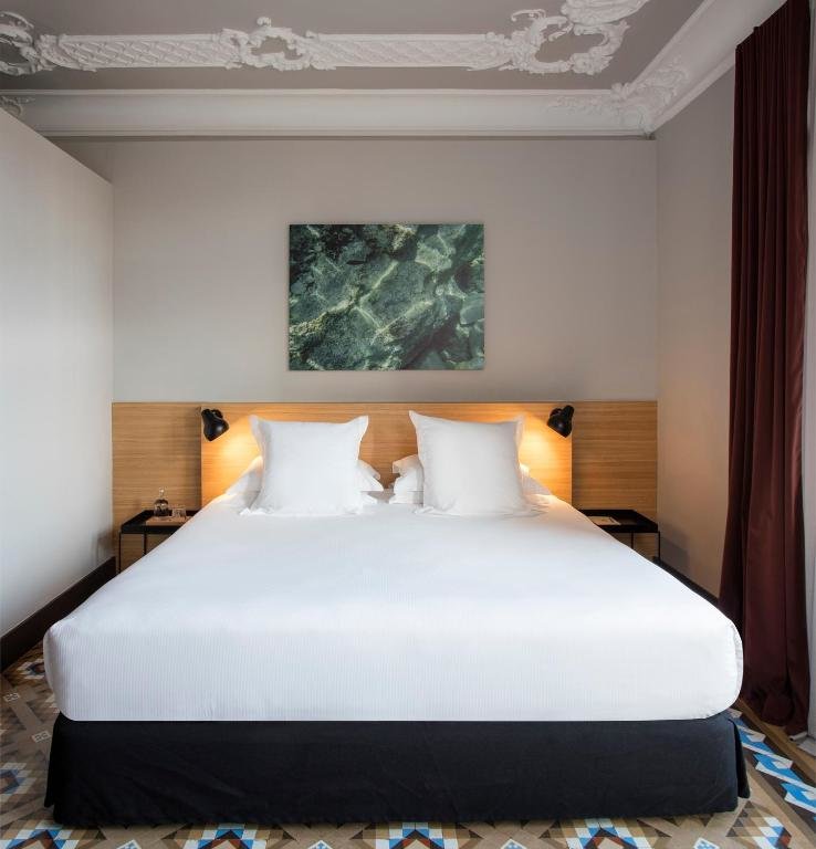 Двухместный номер Modernist Premium Alexandra Barcelona Hotel, Curio Collection by Hilton