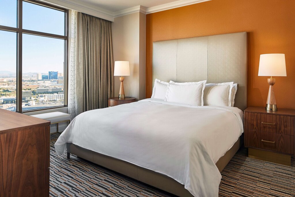 3 Bedrooms Premier Sextuple Suite Hilton Grand Vacations Club on the Las Vegas Strip