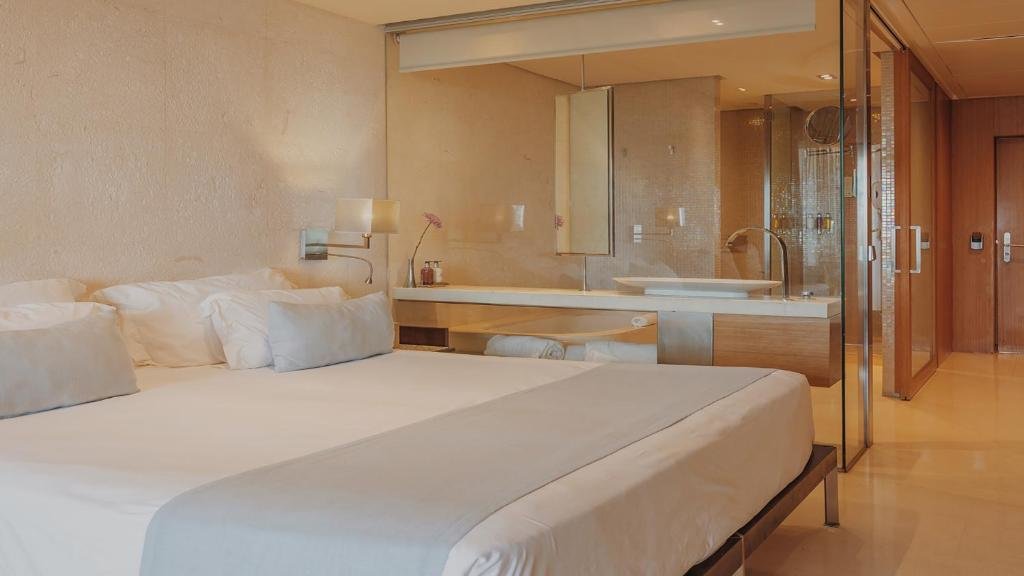 Двухместный полулюкс с видом на бассейн Aguas de Ibiza Grand Luxe Hotel - Small Luxury Hotel of the World