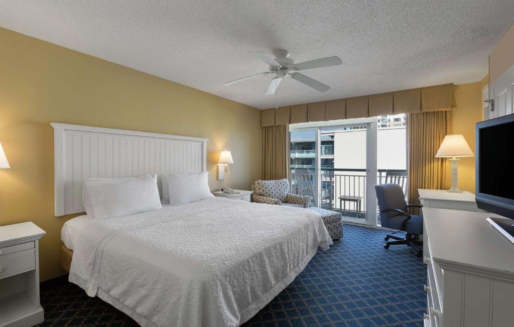 Люкс c 1 комнатой oceanfront Hampton Inn & Suites Myrtle Beach Oceanfront