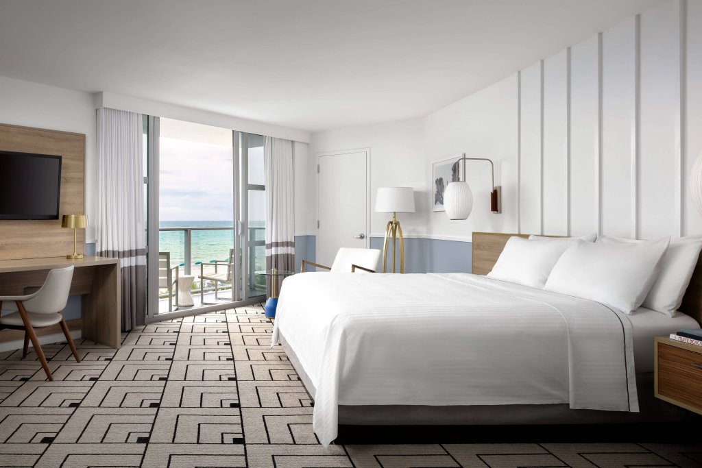 Guest Double room oceanfront Cadillac Hotel & Beach Club, Autograph Collection