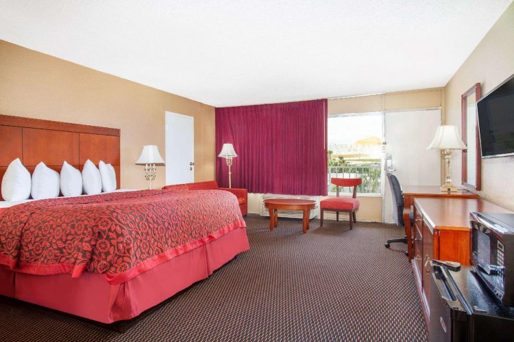 Двухместный номер на первом этаже для гостей с ограниченными возможностями Days Inn by Wyndham Orlando Downtown