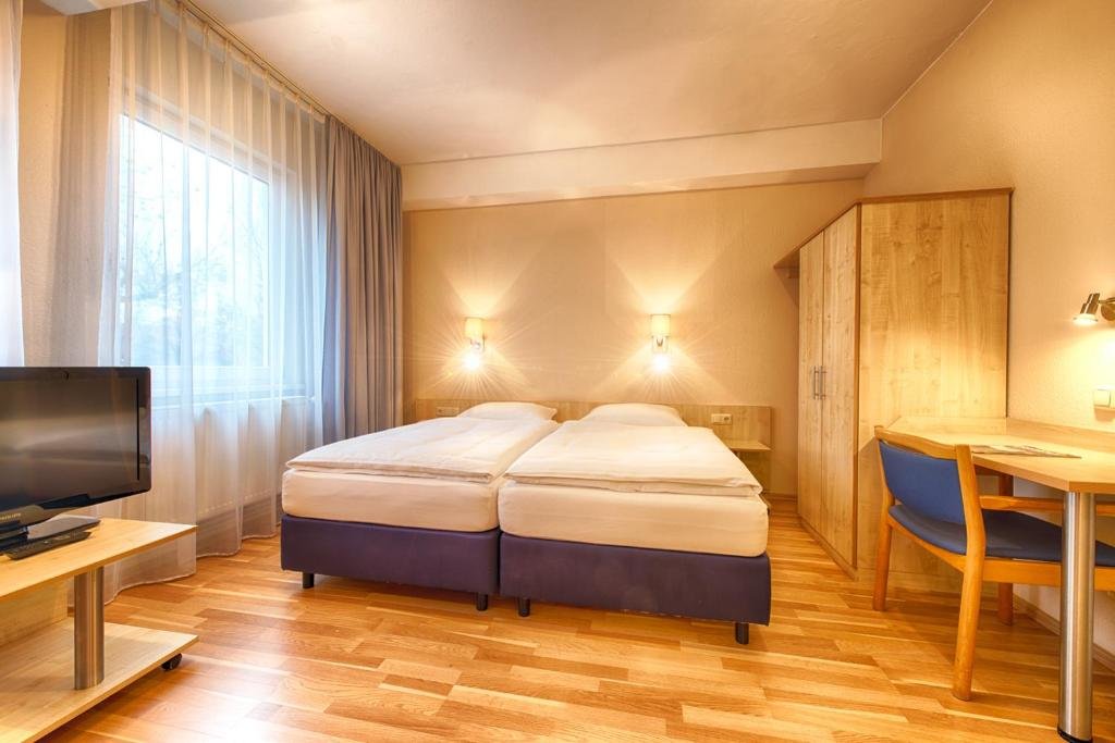 Трёхместный номер Comfort enjoy hotel Berlin City Messe