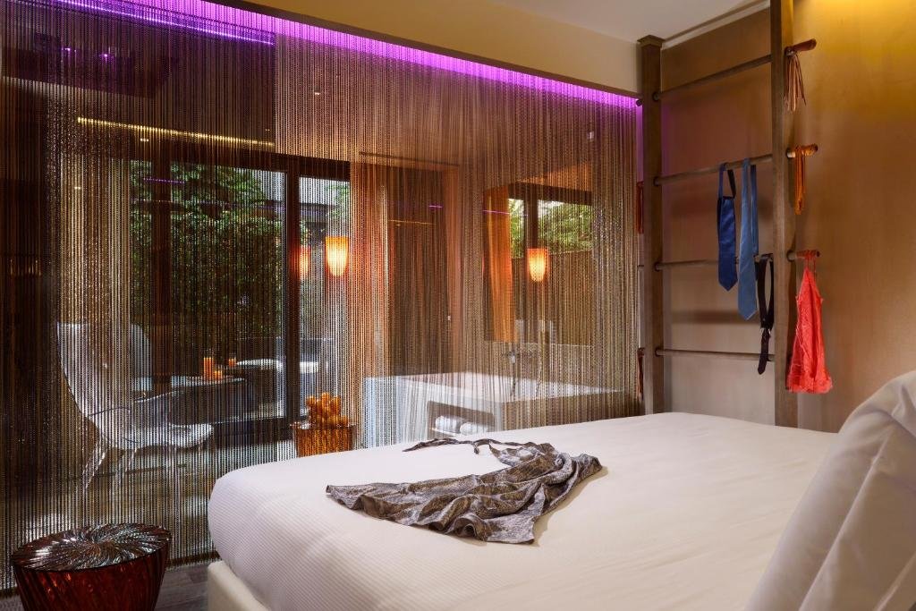 Двухместный полулюкс с гидромассажным душем Milan Suite Hotel
