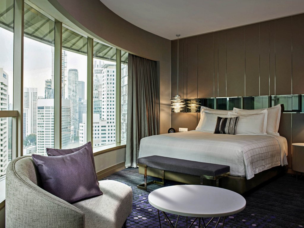 Двухместный клубный люкс Executive Pullman Kuala Lumpur City Centre Hotel & Residences