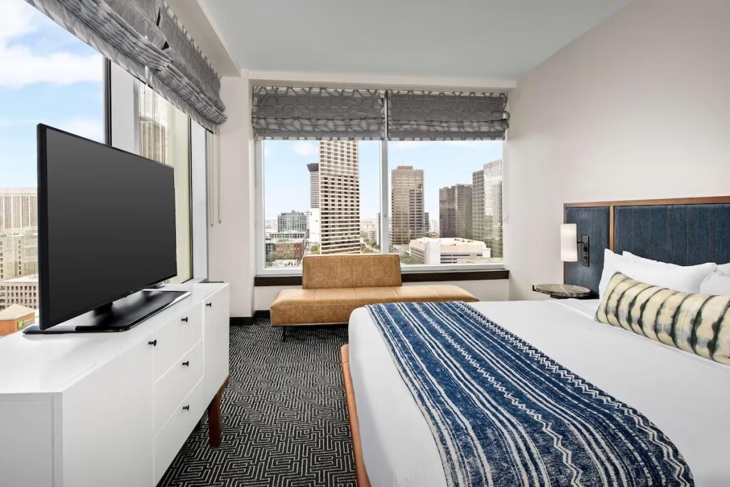 Doppel Suite 1 Schlafzimmer mit Stadtblick Troubadour Hotel New Orleans, Tapestry Collection By Hilton