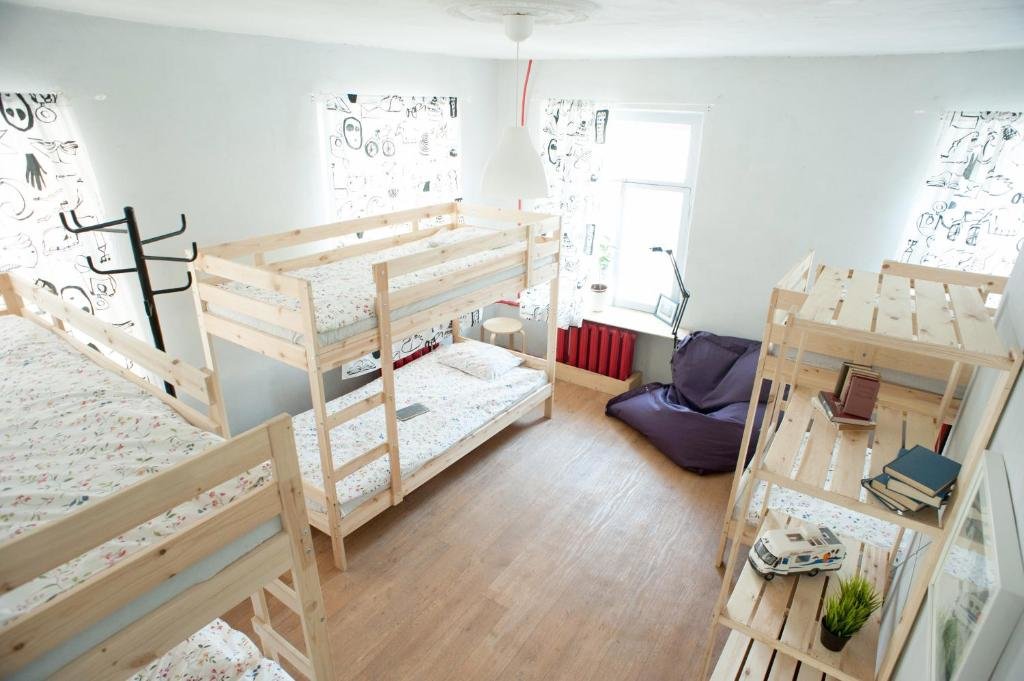 Cama en dormitorio compartido BedandBike Rooms