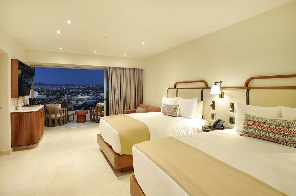 Четырёхместный номер Infinity with Hot Tub с видом на закат Corazón Cabo, a Noble House Resort