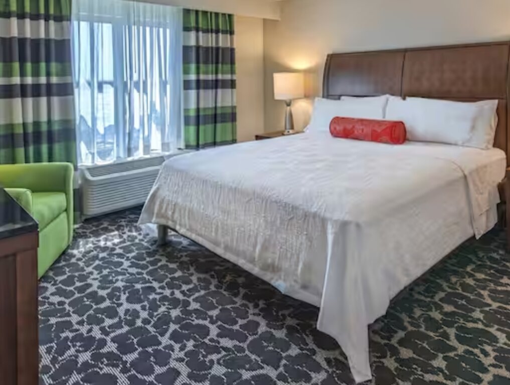 Vierer Suite 2 Schlafzimmer mit Balkon und mit Wasserblick Hilton Garden Inn Charleston Waterfront/Downtown