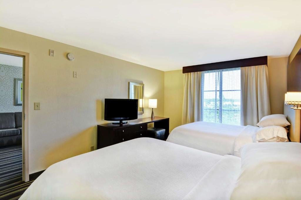2 room Suite Embassy Suites by Hilton Savannah Airport
