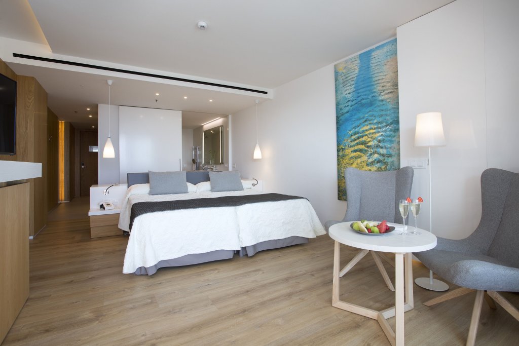 Junior suite doppia con balcone e con vista sulla piscina Hipotels Playa de Palma Palace&Spa