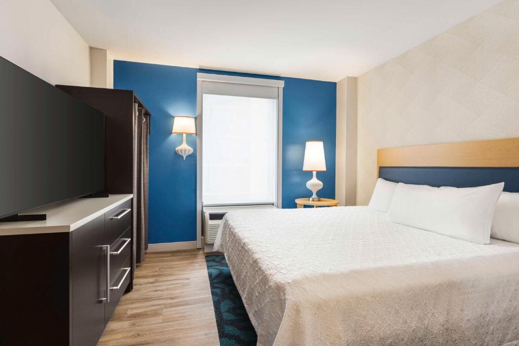 Mobility / Hearing Accessible Roll-In Shower Doppel Suite Home2 Suites Long Island City/Manhattan View