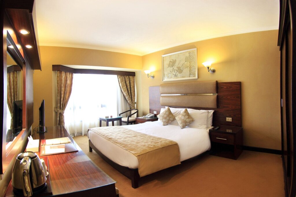 Люкс с 2 комнатами Pyramisa Suites Hotel Cairo