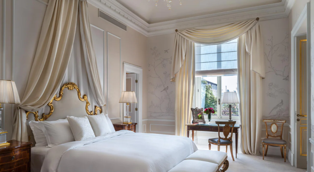 Двухместный люкс Royal The St. Regis Rome