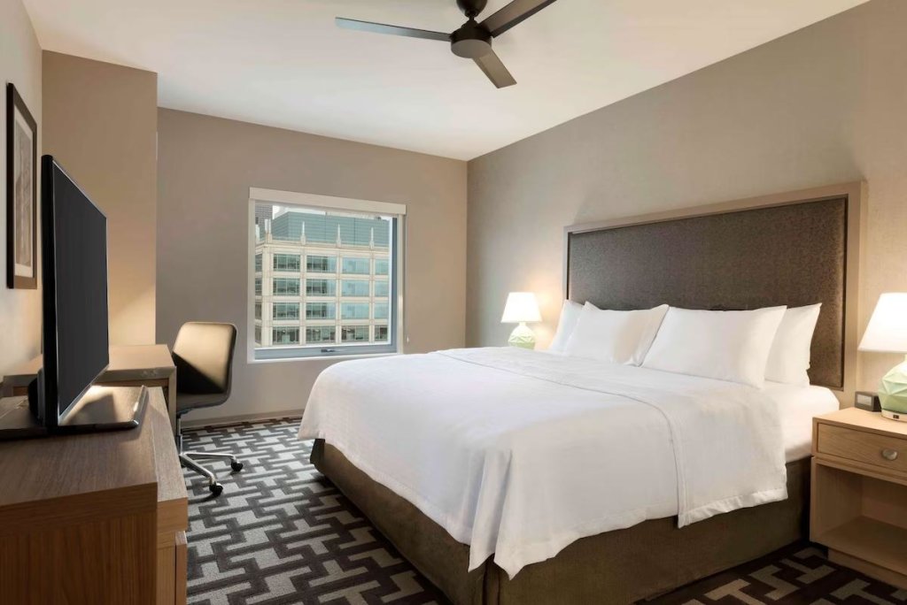 Suite 1 camera da letto con vista Homewood Suites by Hilton Chicago Downtown West Loop