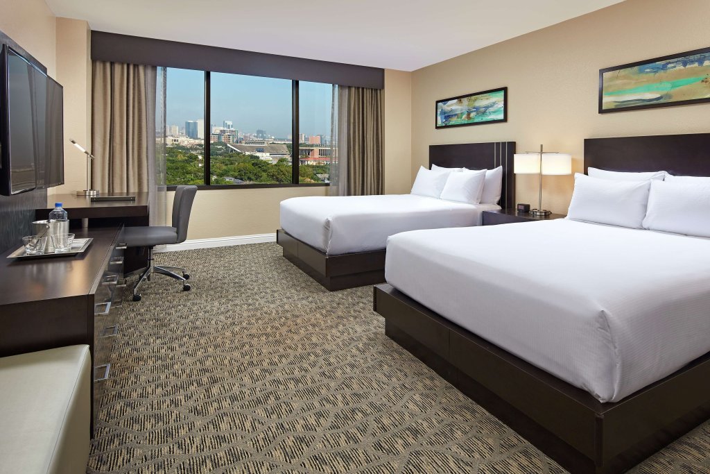 Quadruple room Hilton Houston Plaza/Medical Center