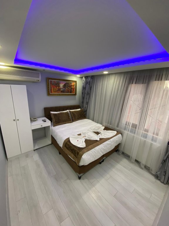 Двухместный люкс Emrebey HamzaBey Hotel