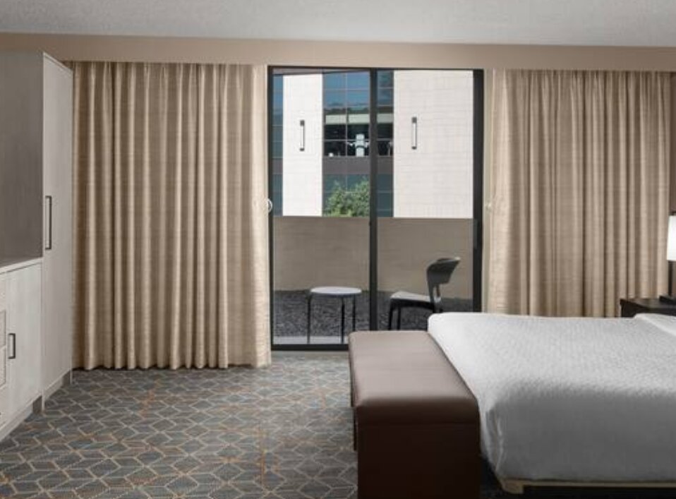 Двухместный люкс Accessible c 1 комнатой Embassy Suites by Hilton Phoenix Biltmore