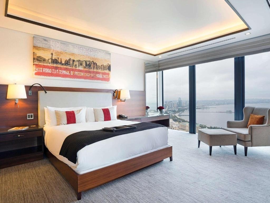 Двухместный люкс Fairmont Gold c 1 комнатой с видом на море Отель Fairmont Baku at the Flame Towers