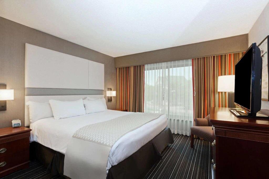 Двухместный люкс для гостей с ограниченными возможностями c 1 комнатой Sonesta Suites Dallas Park Central