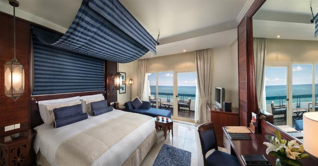 Двухместный номер Signature Deluxe с видом на море Ajman Hotel by Blazon Hotels