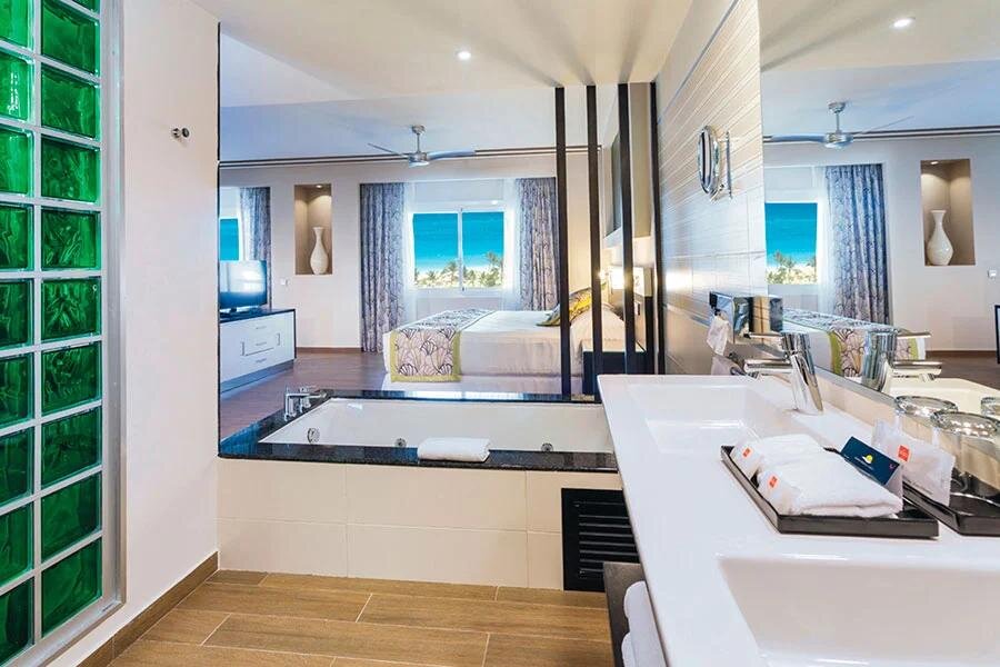 Double Suite with sea view Riu Republica