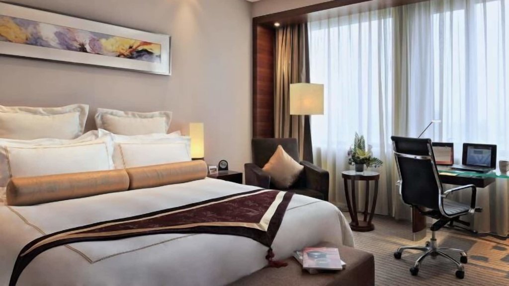 Двухместный номер Deluxe Ramada Plaza by Wyndham Shanghai Caohejing Hotel