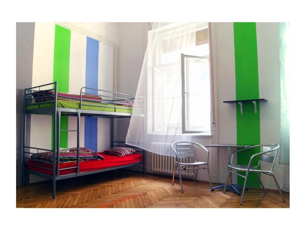 Кровать в общем номере Westend Hostel