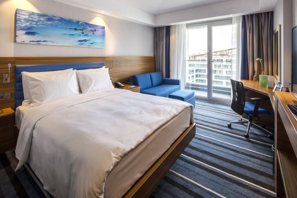 Двухместный номер для гостей с ограниченными возможностями с видом на город Hampton by Hilton Istanbul Kurtkoy