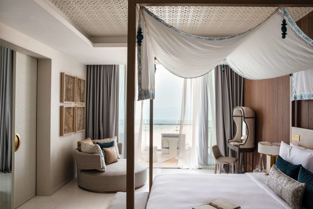 Четырёхместный люкс Saadiyat с 2 комнатами Jumeirah at Saadiyat Island Resort