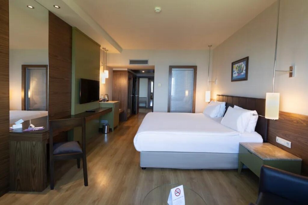 Advantage Double Corner Suite with balcony Kolin Hotel Spa & Convention Center