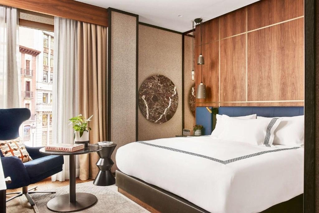 2 Bedrooms Family Suite Thompson Madrid, part of Hyatt