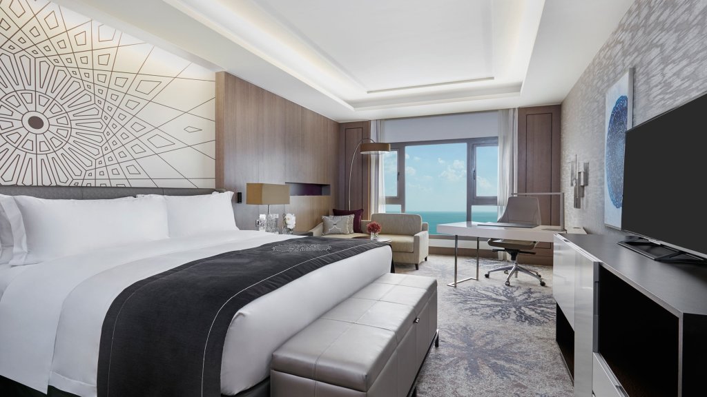 Люкс Royal InterContinental Doha Beach & Spa, an IHG Hotel