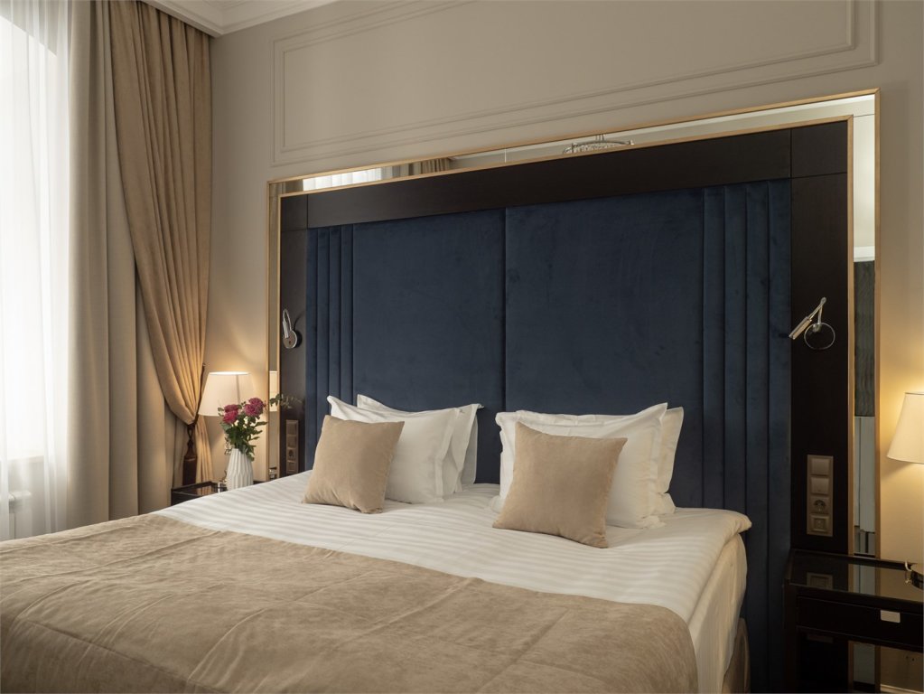 Classic Double Suite with city view Pestrikov Hotel