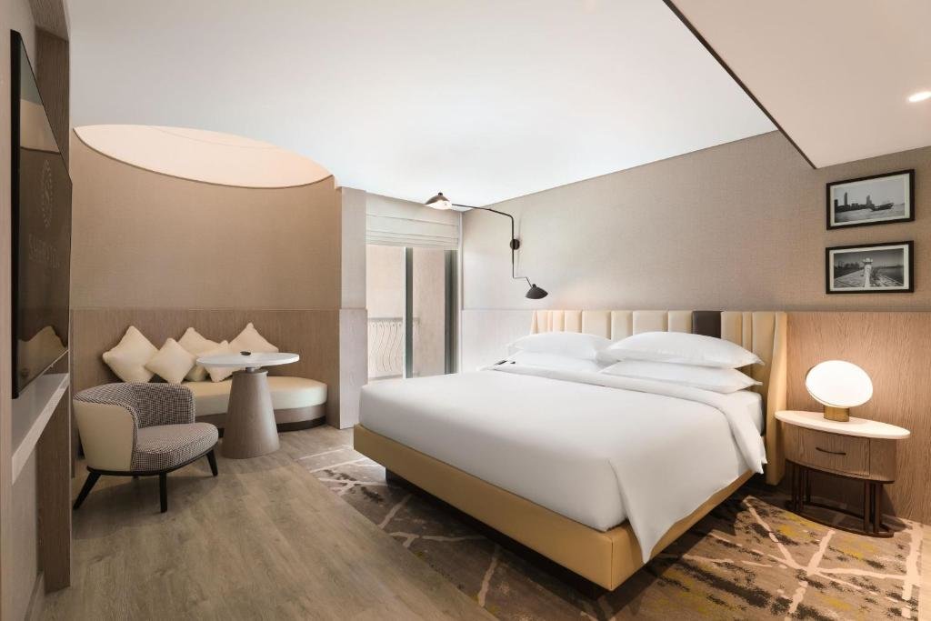 Люкс Diplomatic Sheraton Abu Dhabi Hotel & Resort